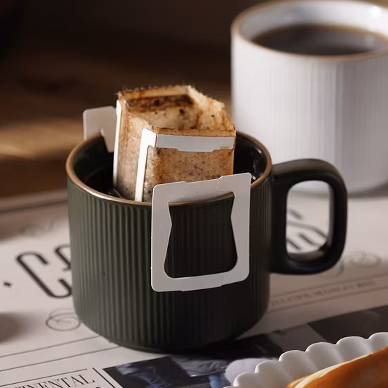 Keramiktasse, Porzellan, Essgeschirr, Prägung, Tasse, rein glasierte Tasse, Küchenutensilien, Dekoration mit individuellem Farbmuster, Logo und Design