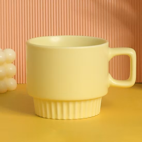 Cremefarbener Keramikbecher, stapelbare Kaffeetasse, Wasserbecher, kann das Logo anpassen