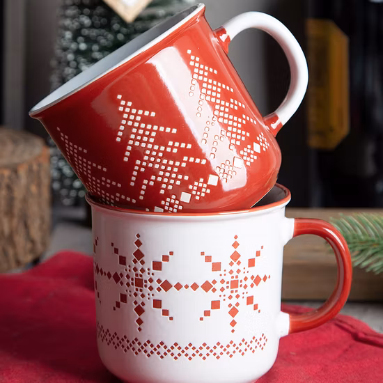 Heiße weihnachtliche Keramiktasse aus Steinzeug